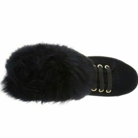 UGG Women's size 6M Ankle Boot - Picture 3 of 8